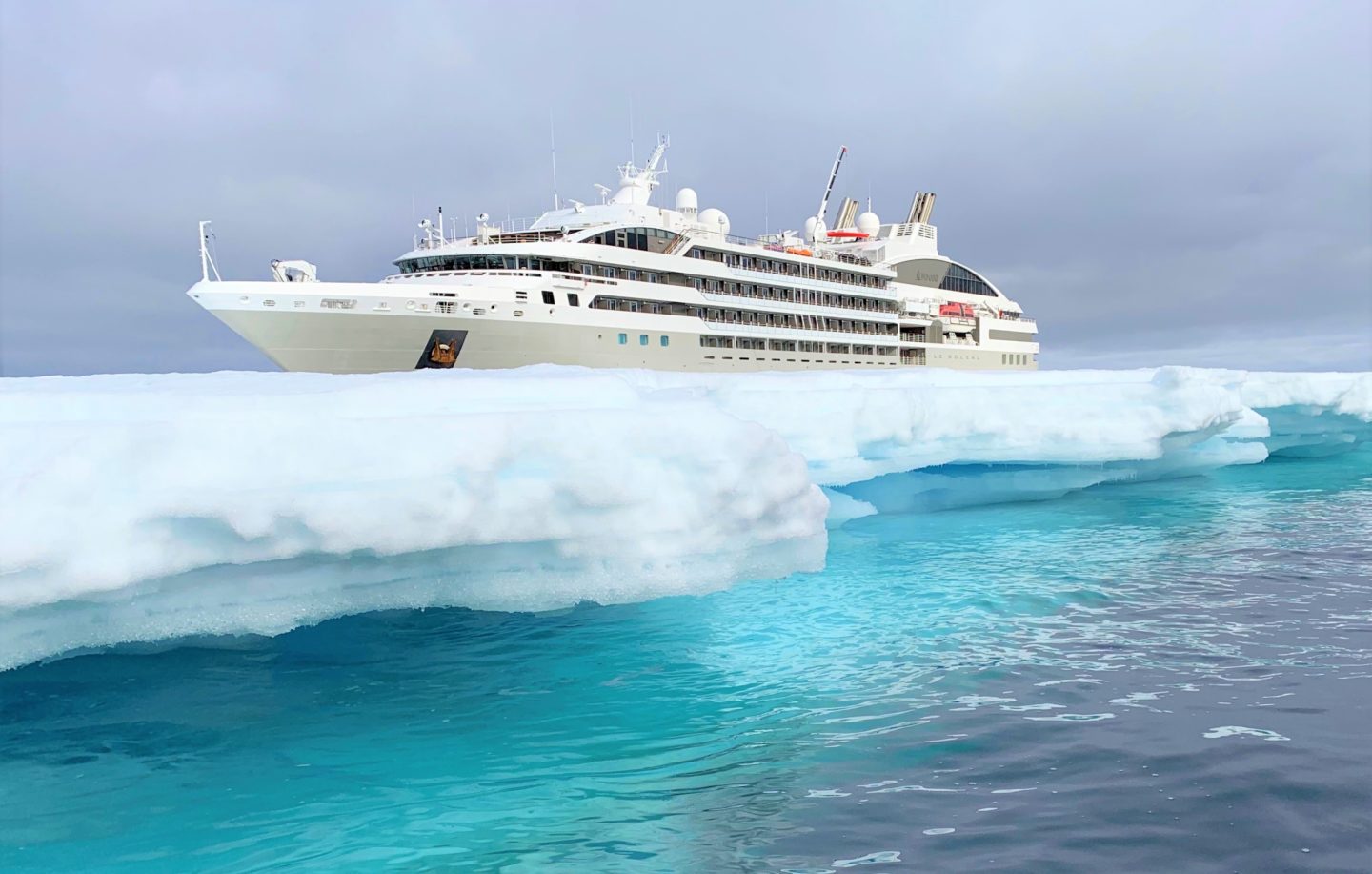  Join our Antarctica group departure with Ponant - Emma Whiting Travel Bildidee 